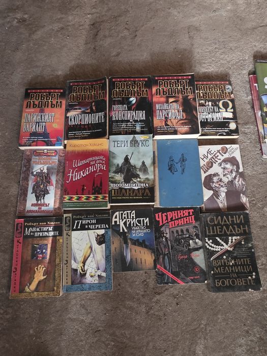 Продавам книги и учебници