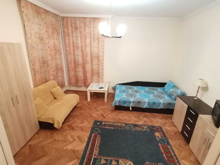 Дава се под наем Двустаен апартамент в Бургас, Център - 70 кв.м за 204 € - Снимка #4