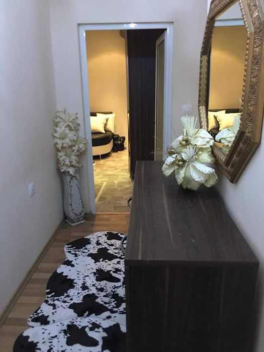 Дава се под наем Двустаен апартамент в Бургас, Братя Миладинови - 50 кв.м за 204 € - Снимка #2