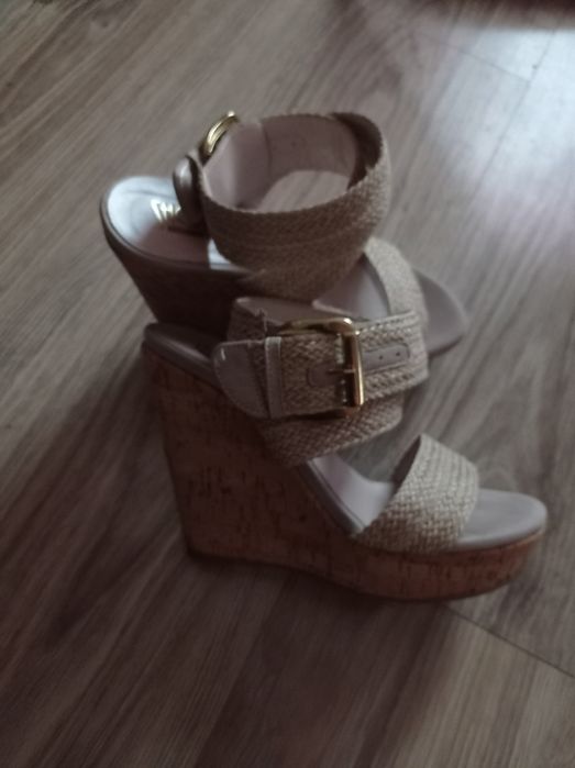 Дамски сандали на висока платформа!