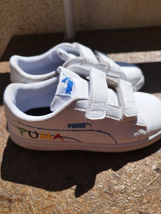 Продавам детски бели, кожени оригинални маратонки Пума