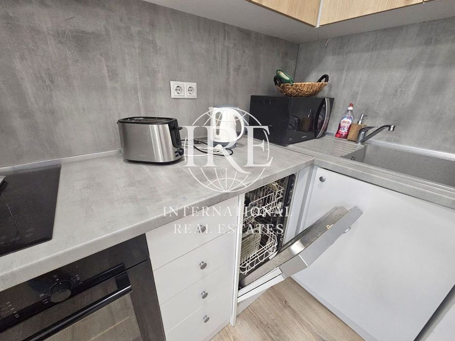 Дава се под наем Тристаен апартамент в Варна, Левски - 120 кв.м за 897.6 € - Снимка #4