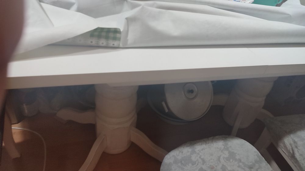 Стол гостиной овальный