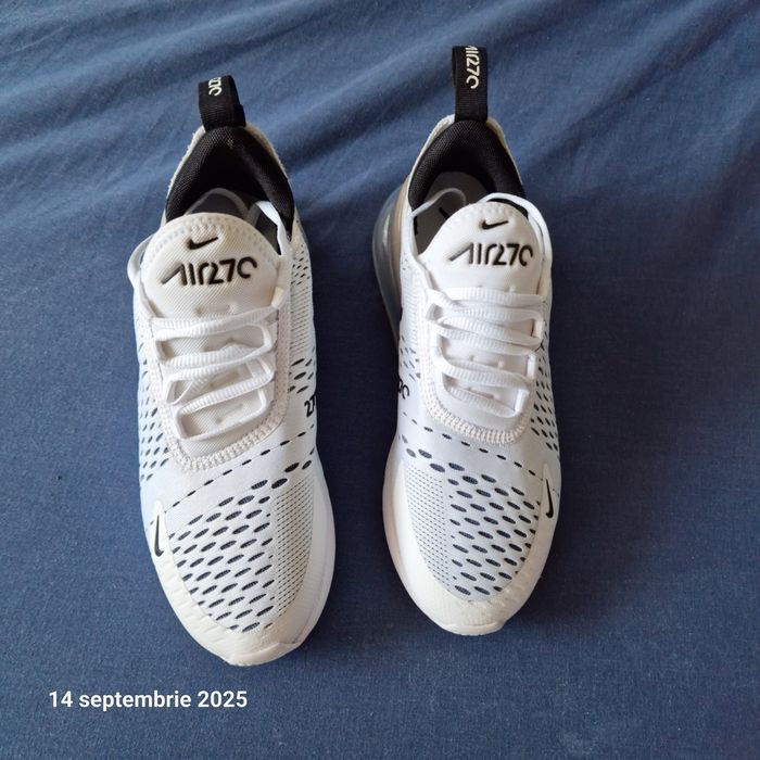 Vand adidasi nike air max 270