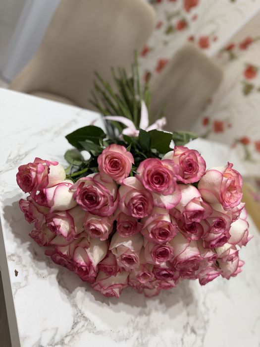 51 розовые розы