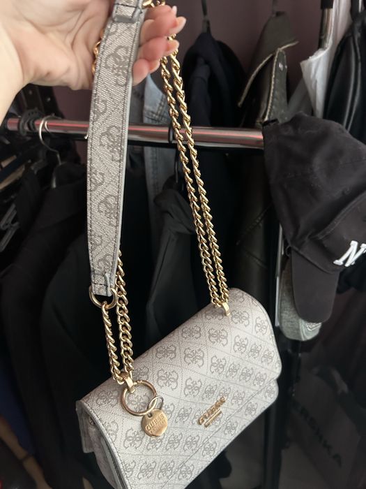Сива чанта guess