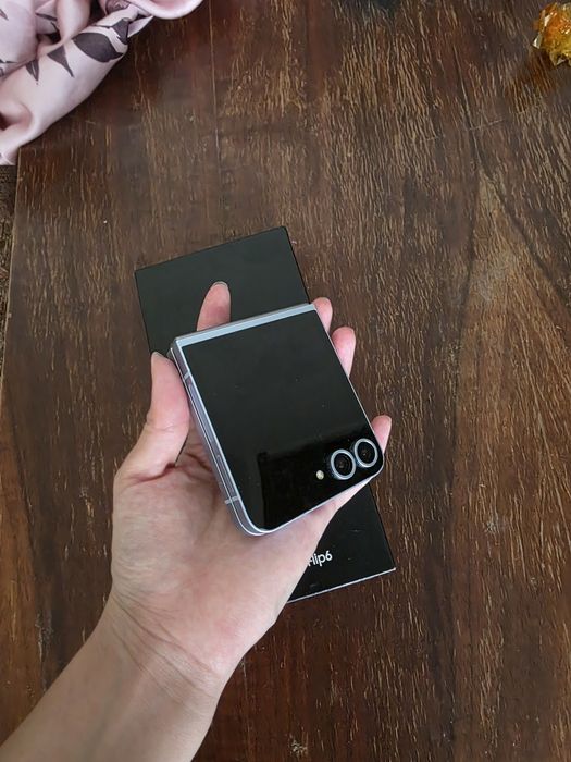 Samsung galaxy flip 6
