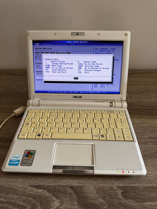 ASUS Eee PC 900 мини лаптоп с оригинално зарядно