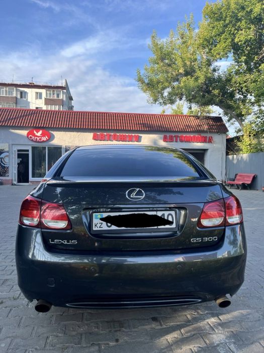 Продам машину Lexus GS300