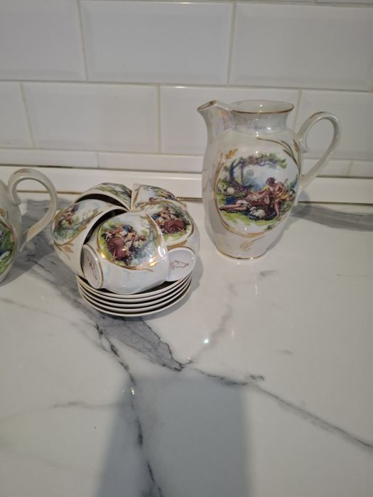 Продаётся чайный сервиз