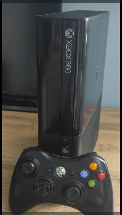 Продам Xbox 360 расшитая.