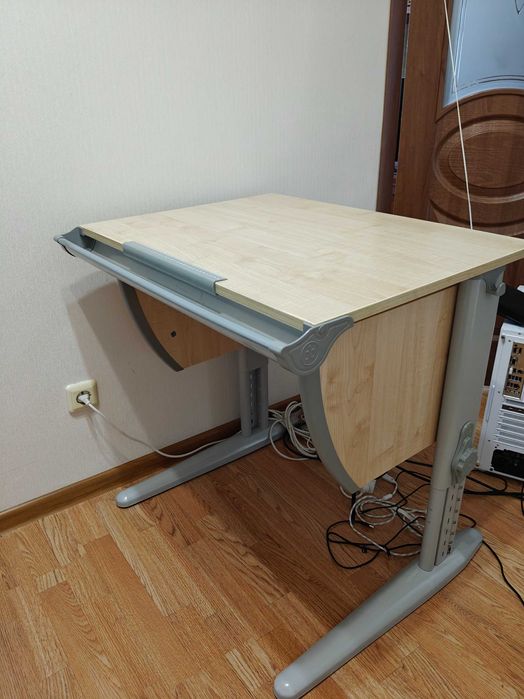 Парта для школьника