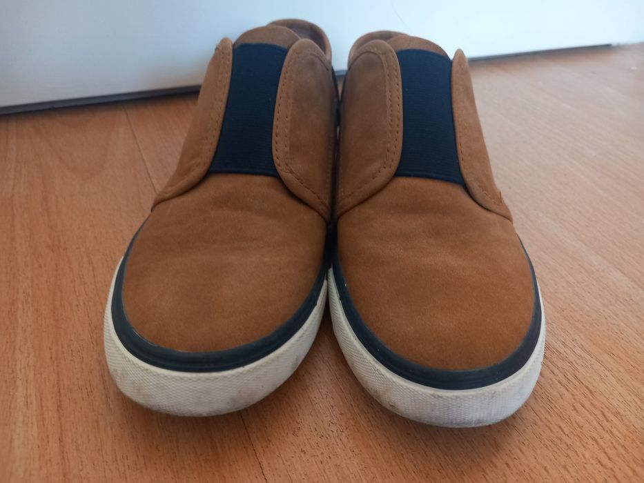 Запазени обувки подходящи за училище