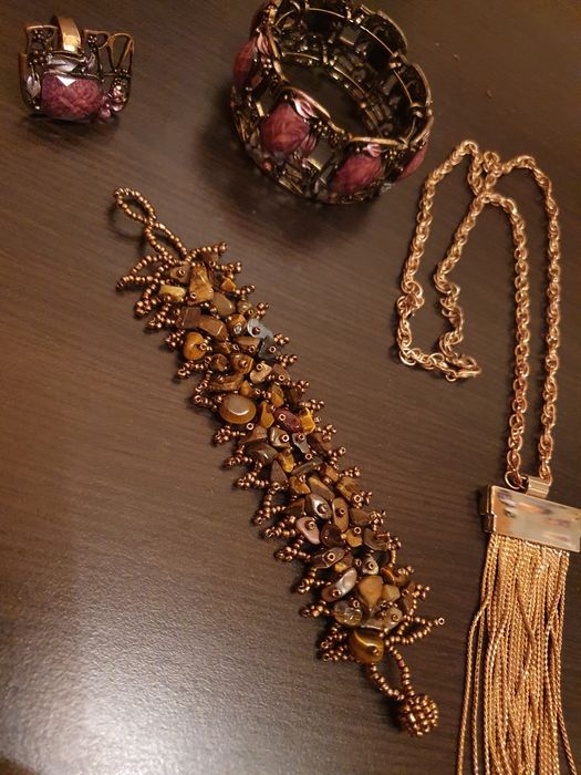 Bijuterii matetial rezistent