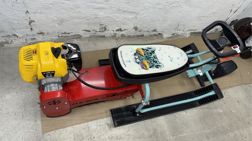 Детский бензиновый снегокат