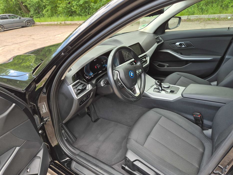 BMW SERIA 330e  2.0L Benzina  292 cp  TVA deductibil