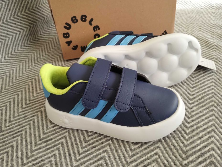 Adidas маратонки за момче номер 26.5