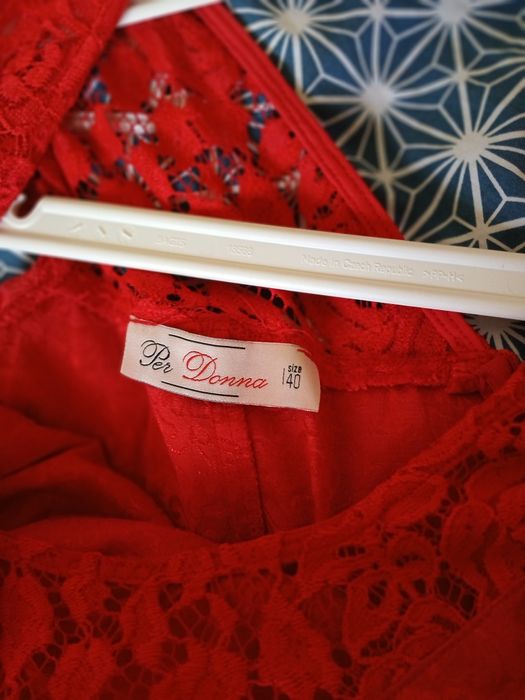 Rochiță roșie cu dantelă