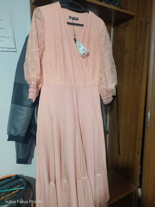 Платье нежно розовое