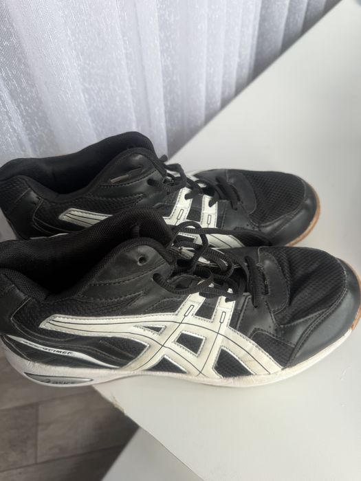 Продам кроссовки для волейбола