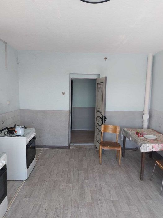 Продаю квартиру Яшнабадский р-он Слонима в быв.общежит. 2-х ком 4-этаж