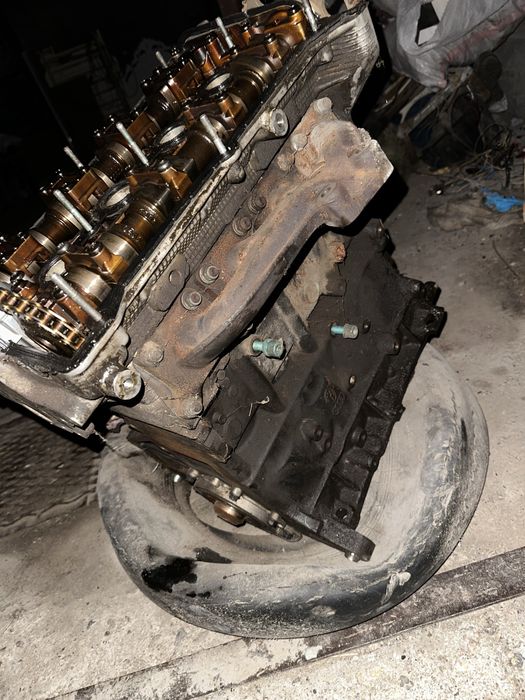 На АУДИ  А6 Запчасти матор