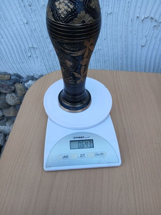 Бронзова ваза с гравюри цена 45лв