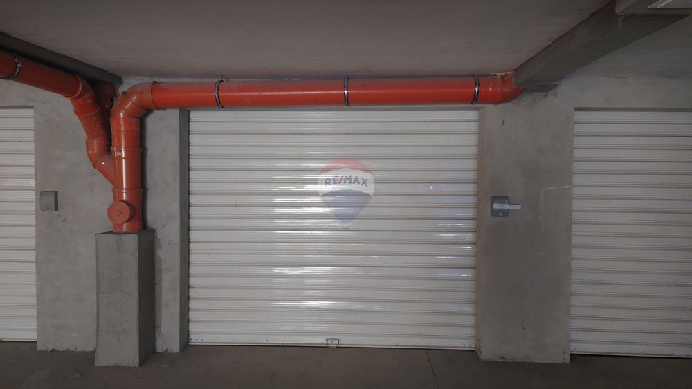 Дава се под наем Гараж / Паркомясто в Варна, Чайка - 2250 кв.м за 102 € - Снимка #3