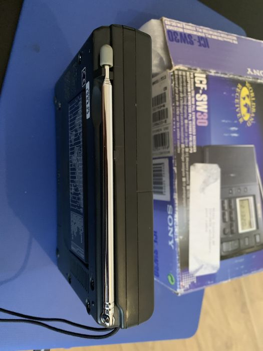 Sony ICF-SW30 FM Stereo/MW/SW1-10 PLL Synthesizer Receiver (BCL Radio)