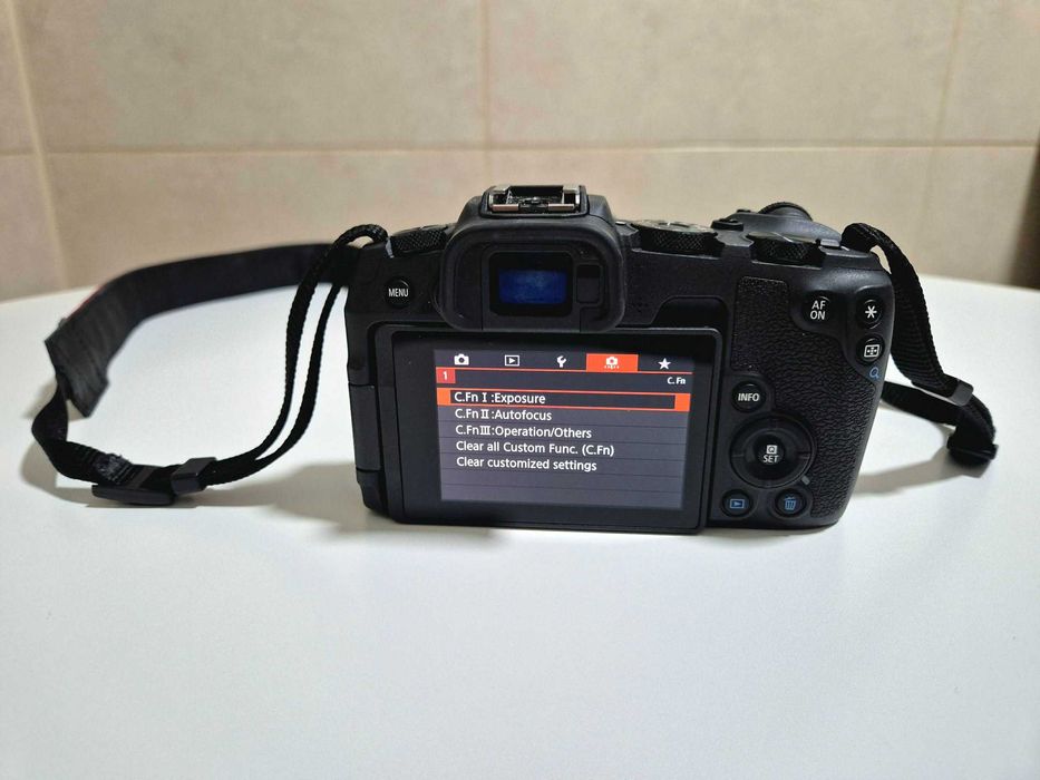 Canon EOS RP cu obiectiv kit 24-105 mm f/4-7.1 IS STM