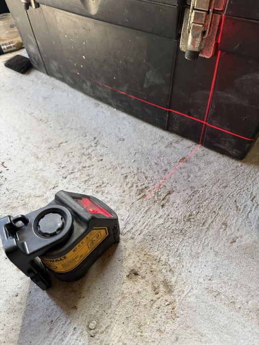 DeWALT DW087 линеен лазерен нивелир