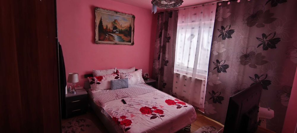 Vand apartament 3 camere.