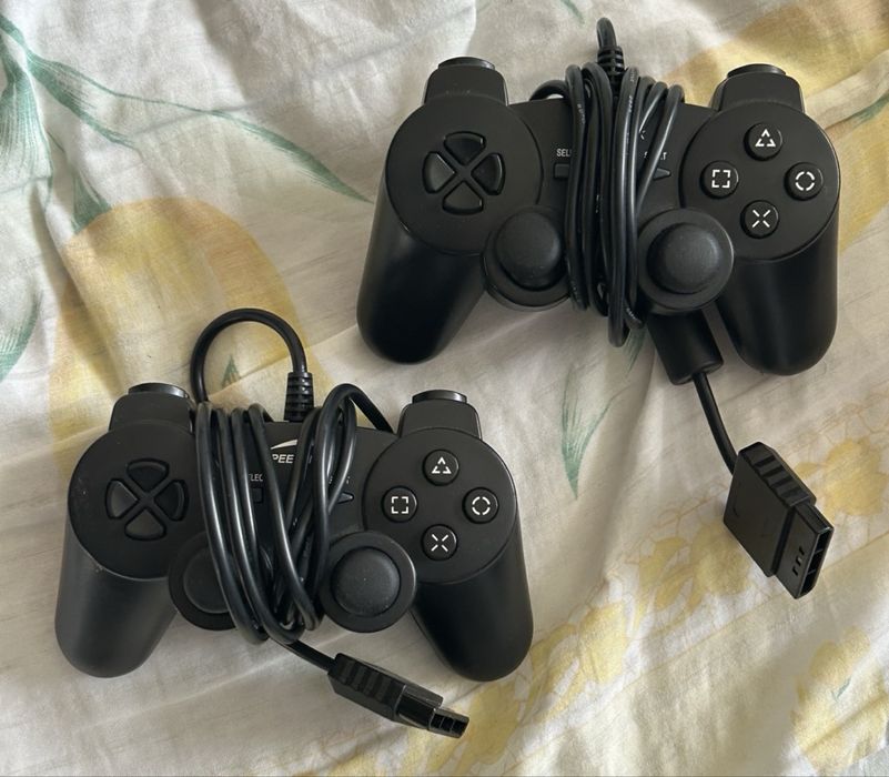 Playstation 2 с игри и 2 джойстика