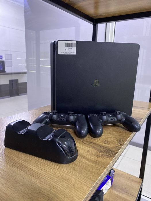 Приставка Playstation 4 Slim