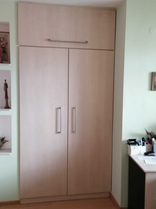 Продавам падащо легло