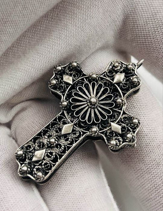 Филигранен сребърен кръст