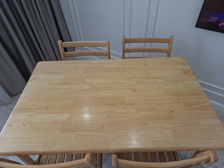 Стол со стульями