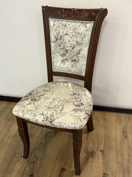 Стол со стульями