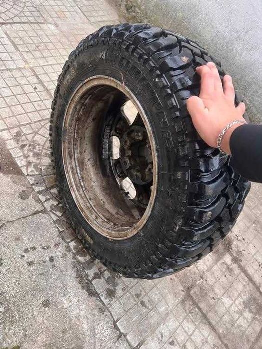 Продавам гуми за офроуд с джанти