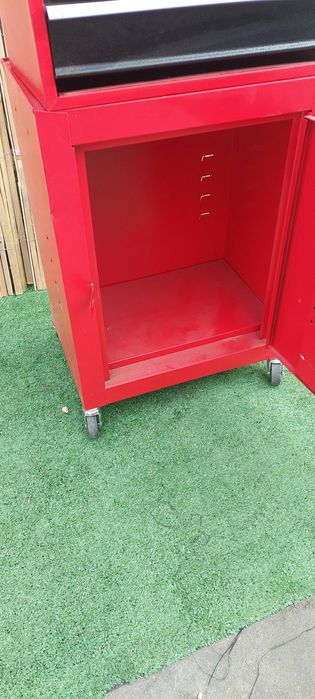 Шкаф за инструменти