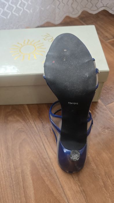 Продам синие туфли