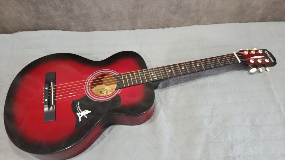 Продам гитару в хорошем состоянии