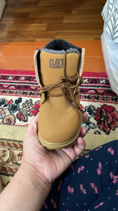 Продам новые ботинки для мальчика