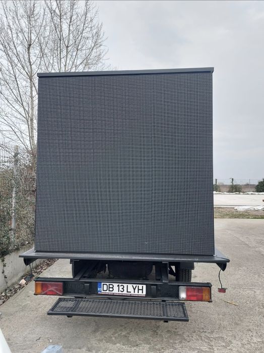 Ecrane LED P8 montate pe mașină – 14,74 mp – Publicitate mobilă – IP65