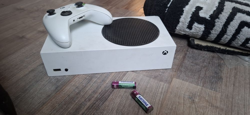 Vând Xbox Series S!