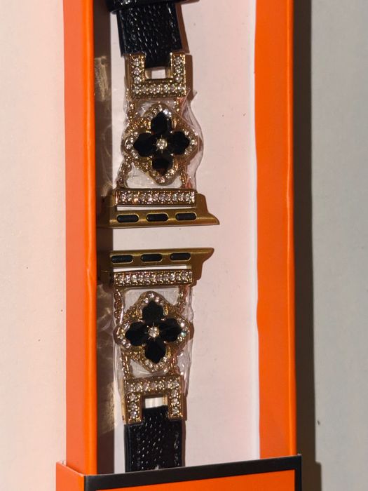 Каишка за Apple Watch с камъни