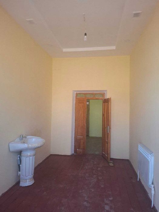 Uy sotiladi 1200 kv/m  hovli joy