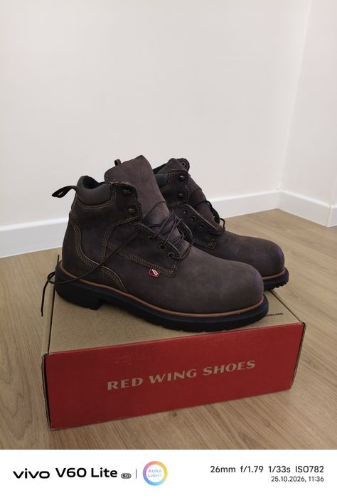 Тшо спецботинка Red wing