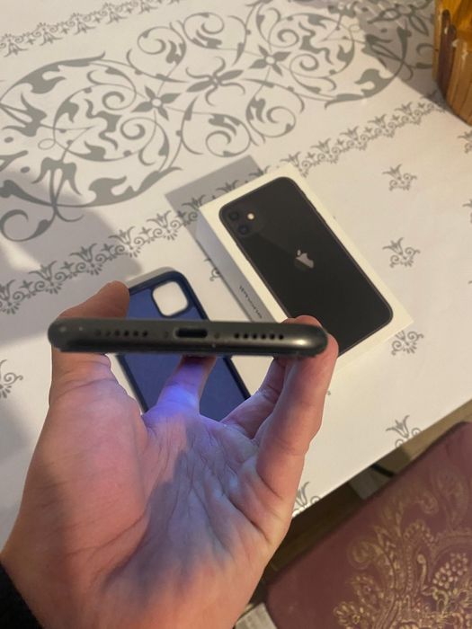 Айфон 11 продам.