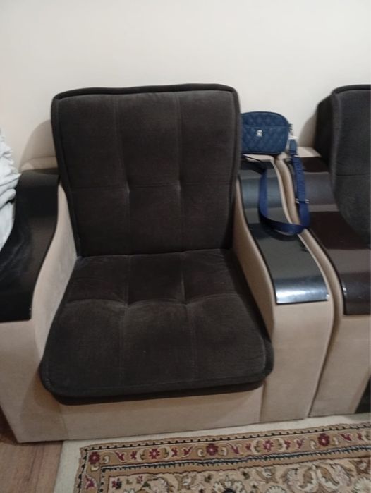 Продам диван с креслами